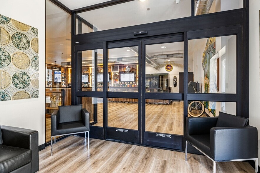 More Photos Of 560 S Williams Rd, Palm Springs Showroom For Sale