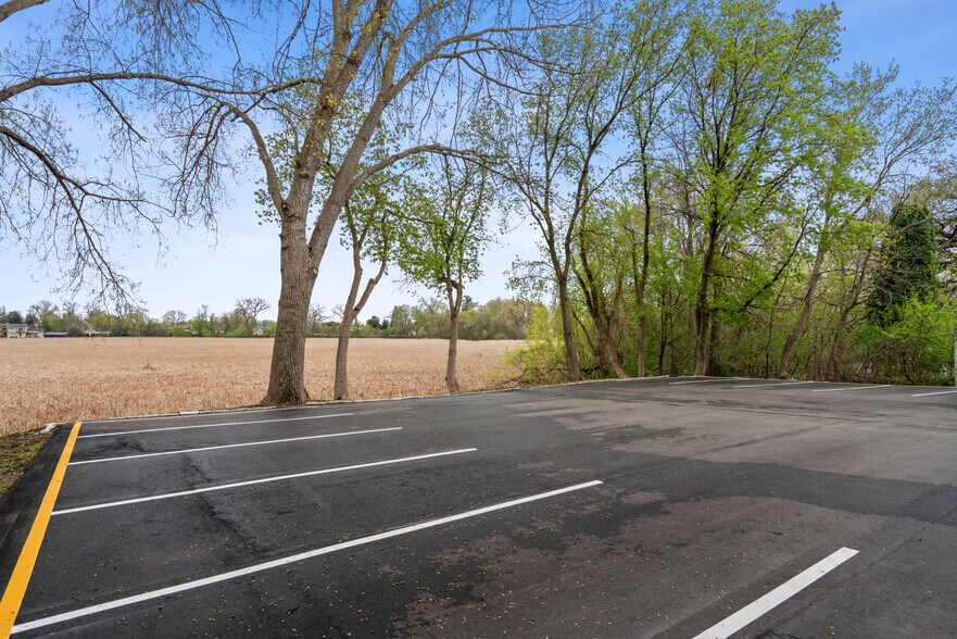 More Photos Of 2434 Commerce Blvd, Mound Office For Sale