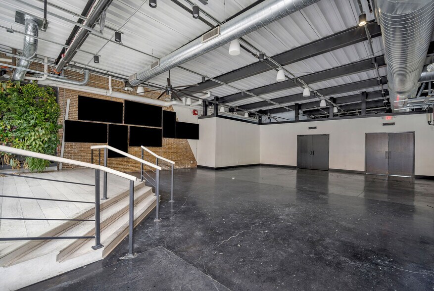 More Photos Of 331 E 13th St, Cincinnati Bar For Sale