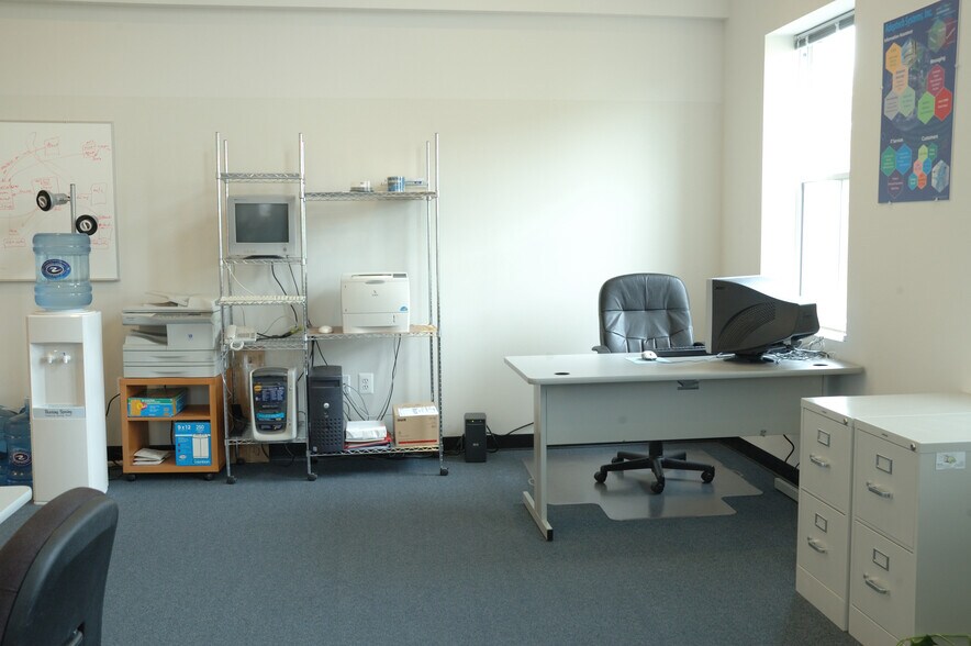 More Photos Of 21135 Whitfield Pl, Sterling Medical For Lease