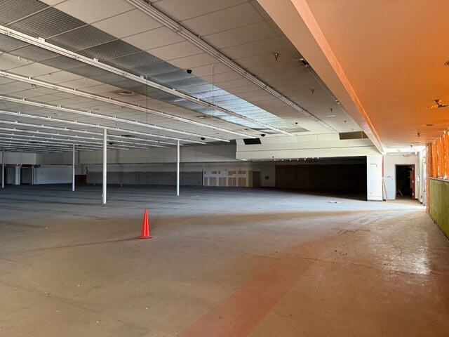 More Photos Of 967 Hancock Rd, Bullhead City General Retail For Sale