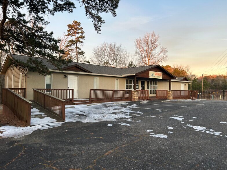 Primary Photo Of 10401 Rozzelles Ferry Rd, Charlotte Medical For Sale