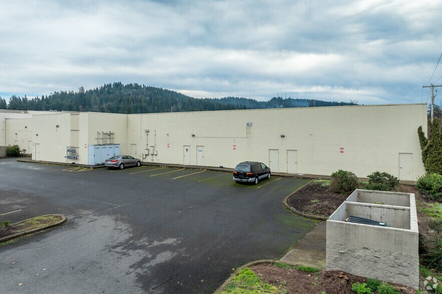 More Photos Of 1498 E Main St, Cottage Grove Storefront For Sale