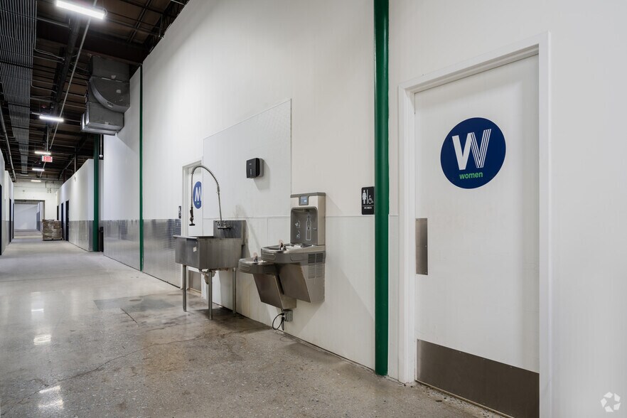 More Photos Of 1650 Marietta Blvd NW, Atlanta Warehouse For Lease