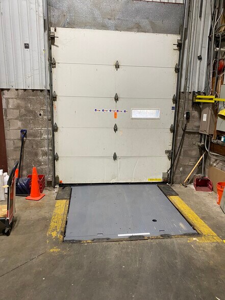 More Photos Of 400 Mason Rd, Fairport Warehouse For Lease