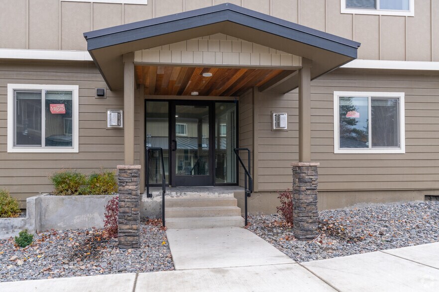 More Photos Of 2320 NW Lakeside Pl, Bend Multifamily For Sale