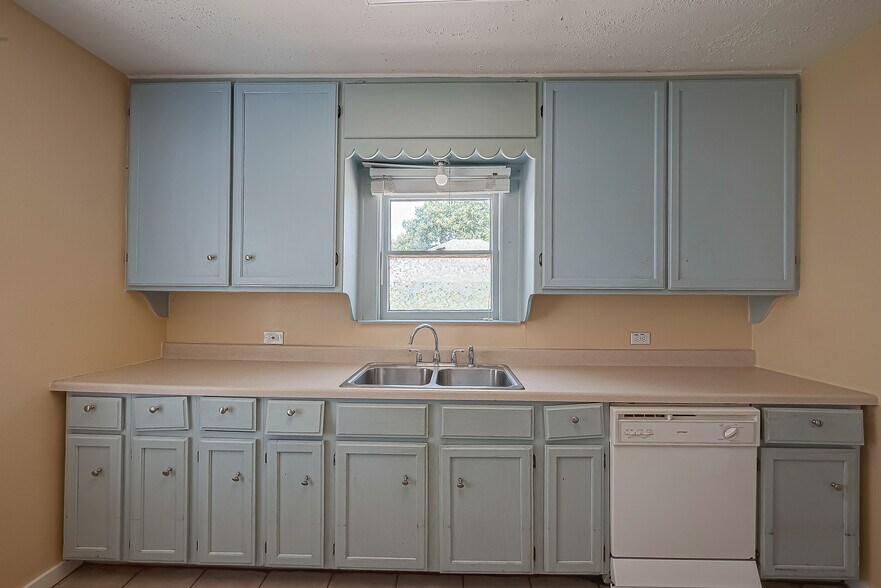 More Photos Of 1502 Main St, Seabrook Office Residential For Lease