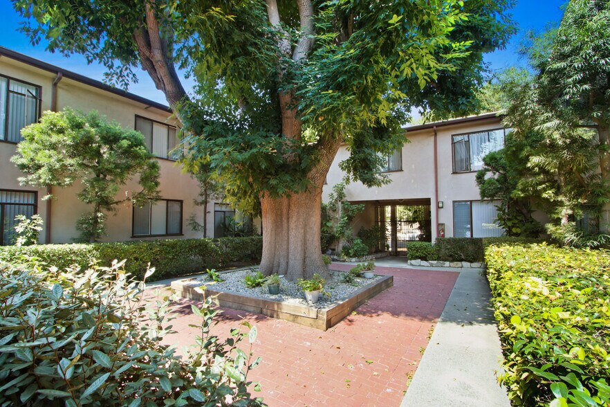More Photos Of 1118 S Fairfax Ave, Los Angeles Apartments For Sale