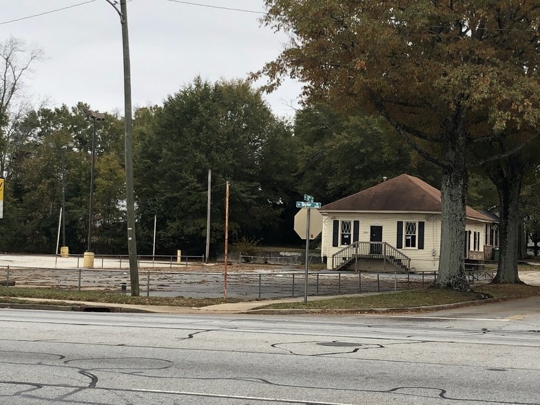 More Photos Of 530 W Taylor St, Griffin Auto Dealership For Lease