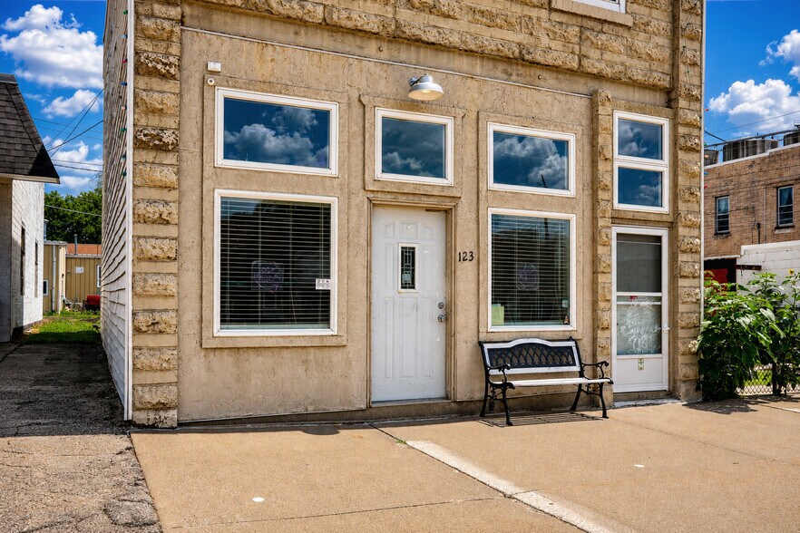 More Photos Of 123 Center Ave N, Mitchellville Office For Lease