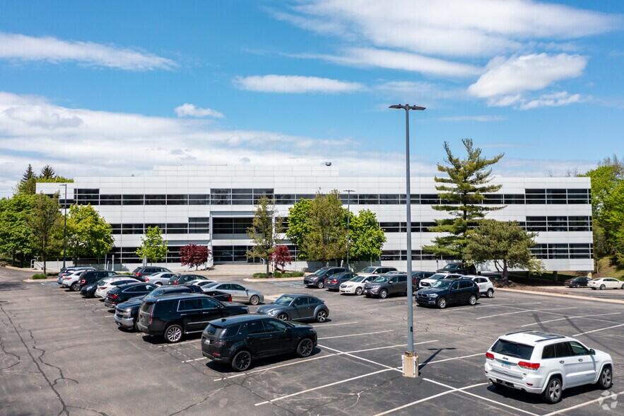 More Photos Of 40900 Woodward Ave, Bloomfield Hills Office For Lease