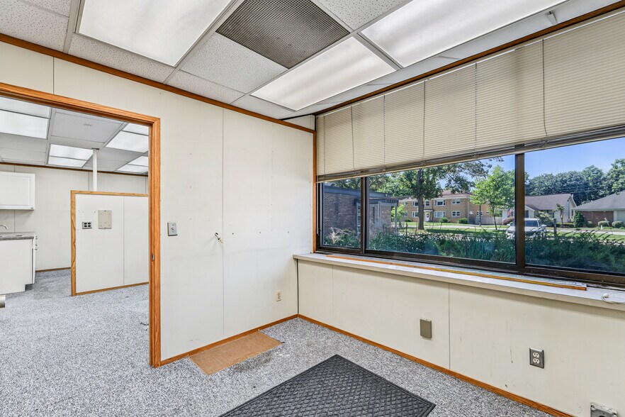 More Photos Of 2219 Packard St, Ann Arbor Office For Sale