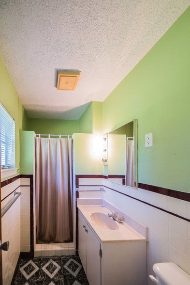 More Photos Of 225 Sturgis Rd, Marion Hotel For Sale