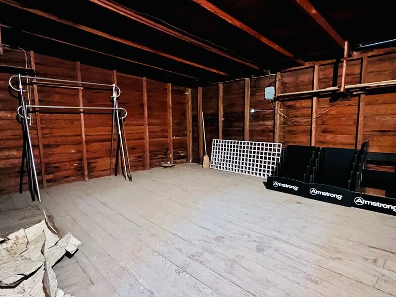 More Photos Of 130 E Main St, Marion Storefront For Sale