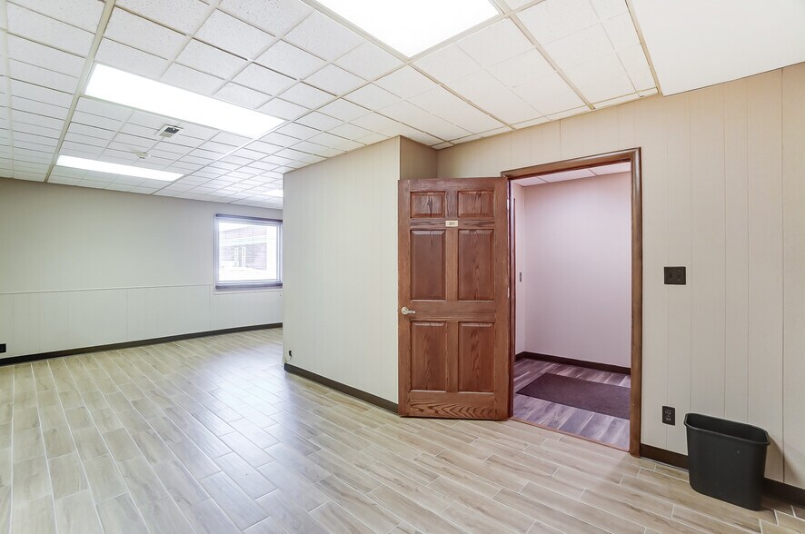 More Photos Of 112-120 N West St, Lima Storefront Retail Office For Lease