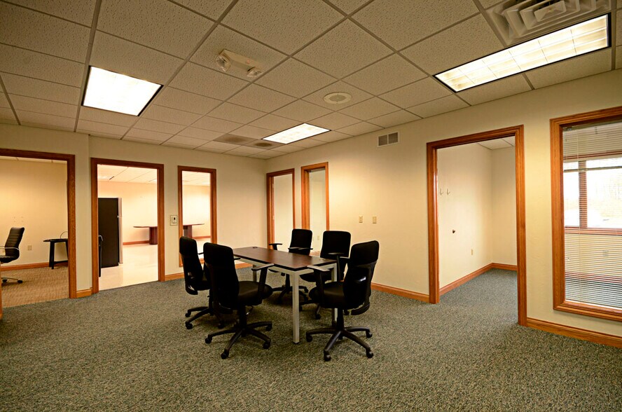 More Photos Of 5485 W Grande Market Dr, Appleton Office For Lease