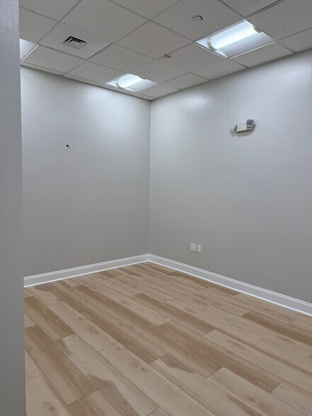 More Photos Of 2500 Edwards Dr, Fort Myers Apartments For Lease