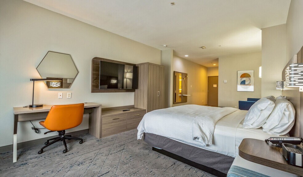 More Photos Of 46300 Interstate 10, Winnie Hotel For Sale