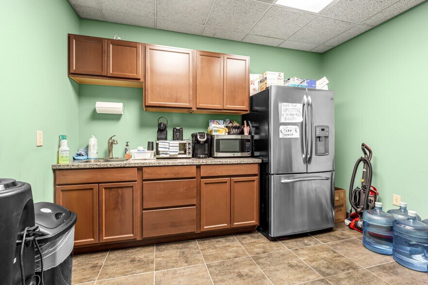 More Photos Of 115 Pomona Dr, Greensboro Office Residential For Lease