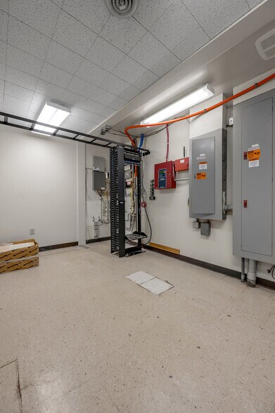 More Photos Of 250 Crossfield Dr, Versailles Industrial For Lease