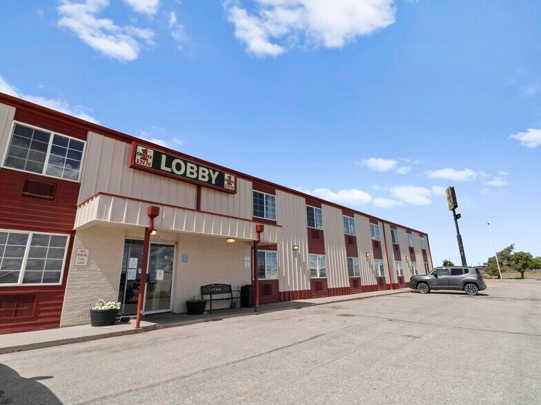 More Photos Of 1904 E Cedar St, Rawlins Hotel For Sale