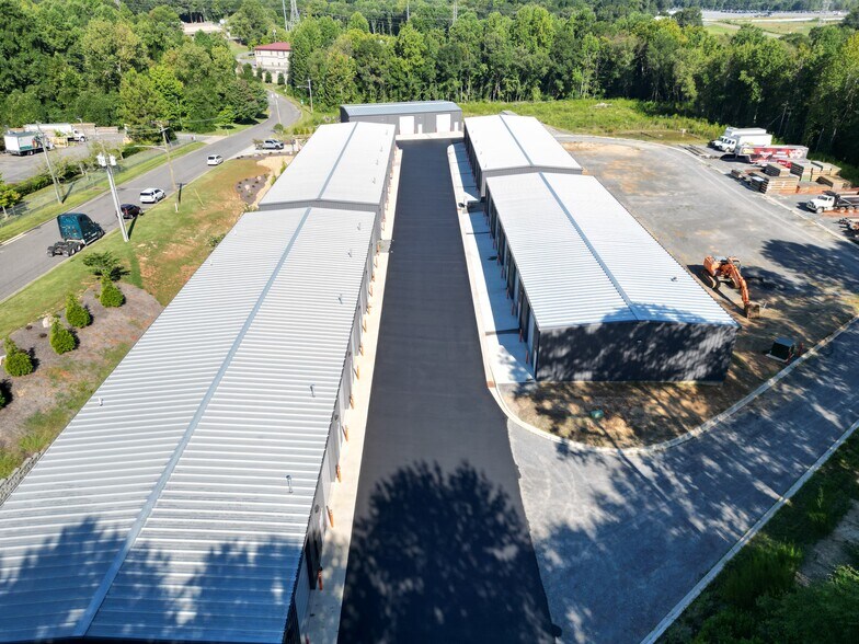 More Photos Of 1850 Chespark Dr, Gastonia Warehouse For Lease