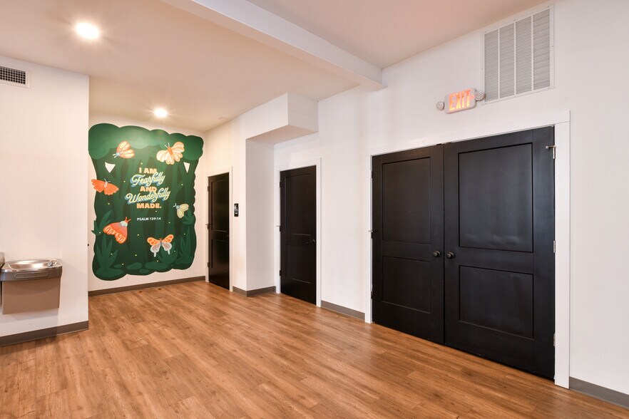 More Photos Of 25 Sweetbriar Rd, Greenville Office For Lease