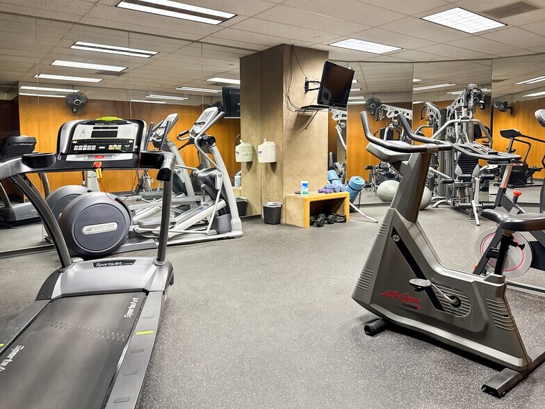 More Photos Of 13750 San Pedro Ave, San Antonio Coworking Space