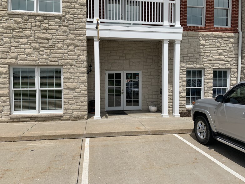 More Photos Of 3432 W Truman Blvd, Jefferson City Office For Sale