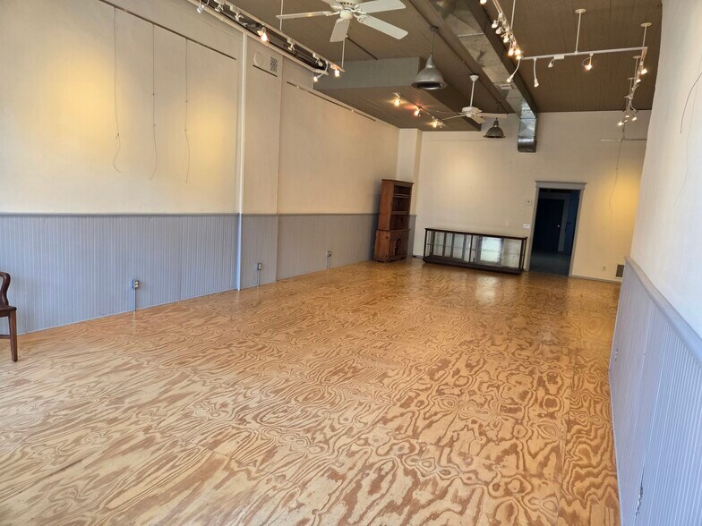 More Photos Of 522 W Water St, Princeton Storefront Retail Residential For Lease