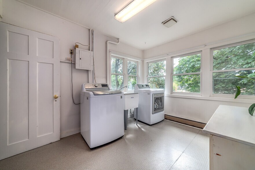 More Photos Of 354 W 6th Ave, Eugene Storefront Retail Office For Sale