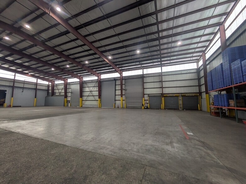More Photos Of 4700 Middle Ave, Sarasota Warehouse For Sale