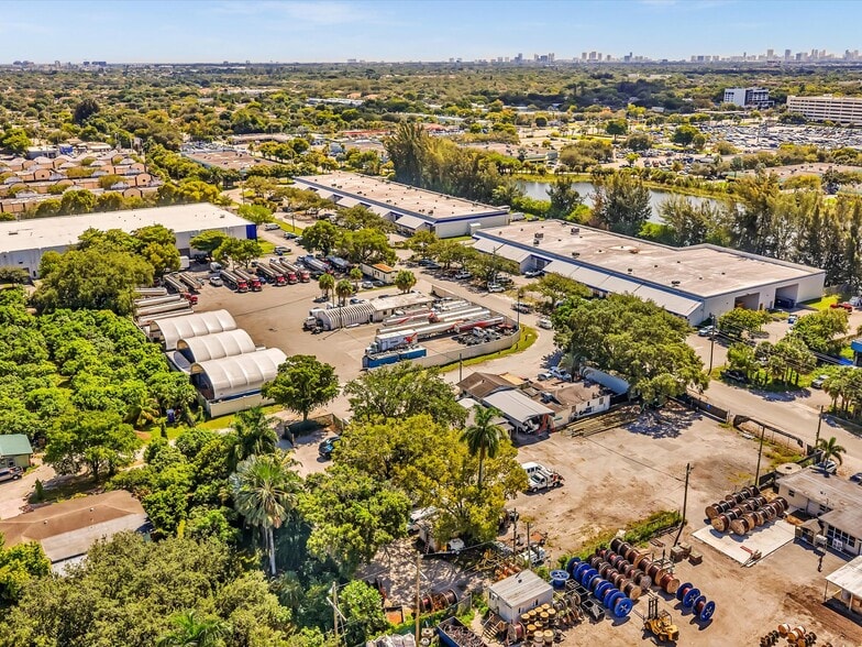 More Photos Of 4901 SW 51st St, Davie Warehouse For Sale