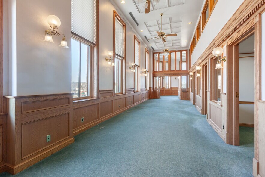 More Photos Of 772 W Main St, Lake Geneva Loft Creative Space For Lease