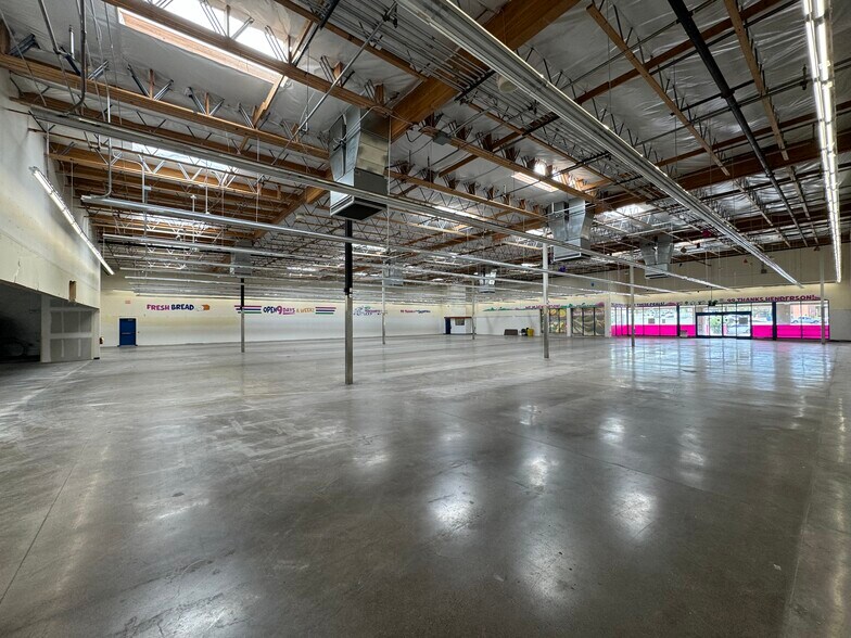 More Photos Of 716 S Boulder Hwy, Henderson General Retail For Sale