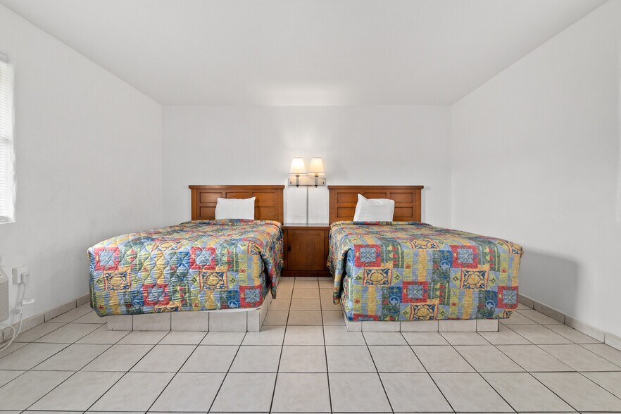 More Photos Of 801 Ridgewood Ave, Holly Hill Hotel For Sale