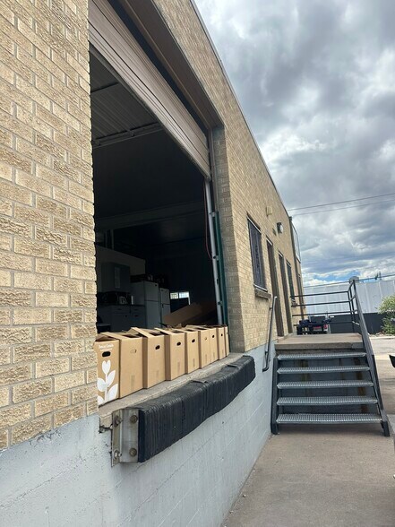 More Photos Of 2080 W Barberry Pl, Denver Manufacturing For Lease