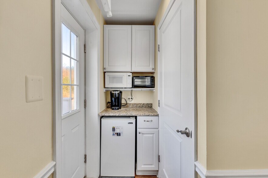 More Photos Of 9279 Kings Hwy, King George Loft Creative Space For Sale