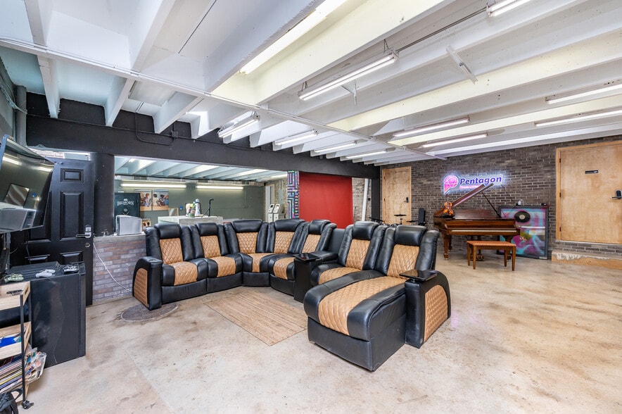 More Photos Of 7025 NW 7th Ave, Miami Research And Development For Sale