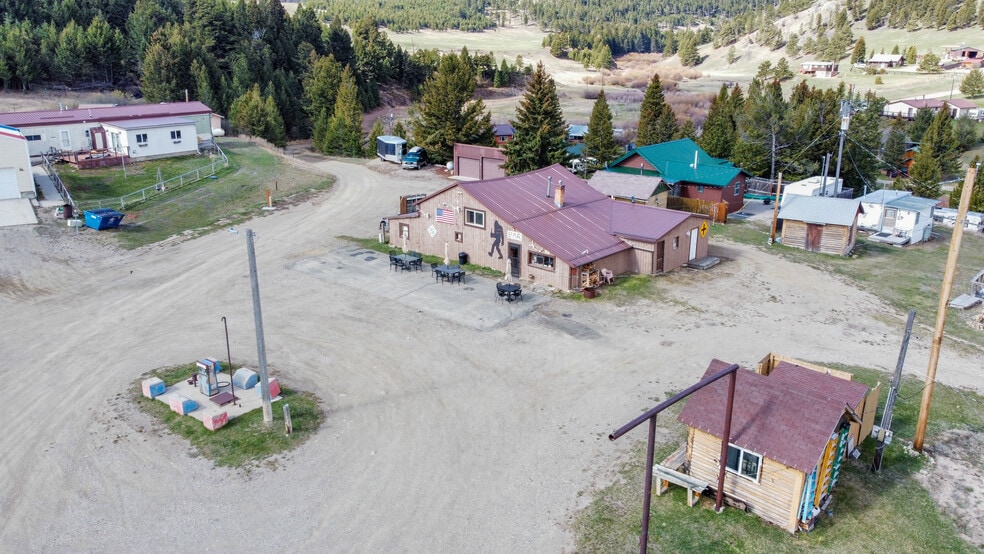 More Photos Of 20 Forest Rd S, Martinsdale Hotel For Sale