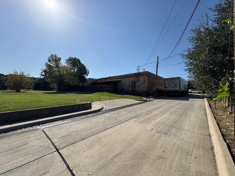 More Photos Of 203 W Kaufman, Rockwall Land For Sale