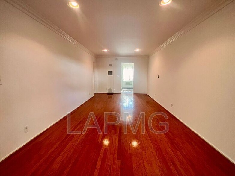 More Photos Of 8130 Norton Ave, West Hollywood Apartments For Sale