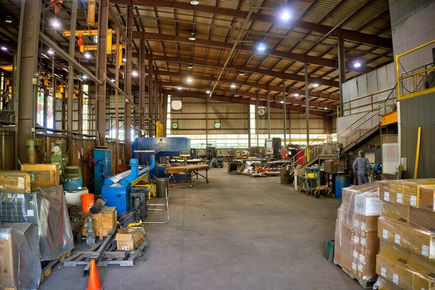 More Photos Of 390 S Redwood St, Canby Manufacturing For Sale