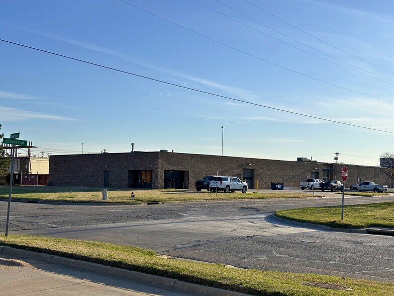 More Photos Of 2106 E Industrial St, Wichita Warehouse For Lease