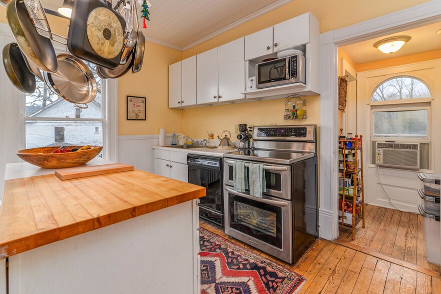 More Photos Of 145 Melrose Ave, Tryon Apartments For Sale