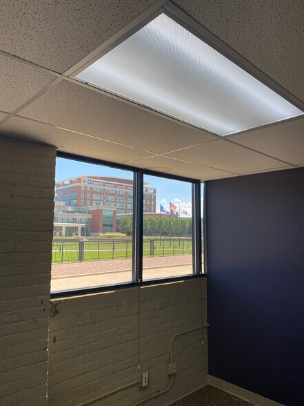More Photos Of 3250 Franklin St, Detroit Office For Lease