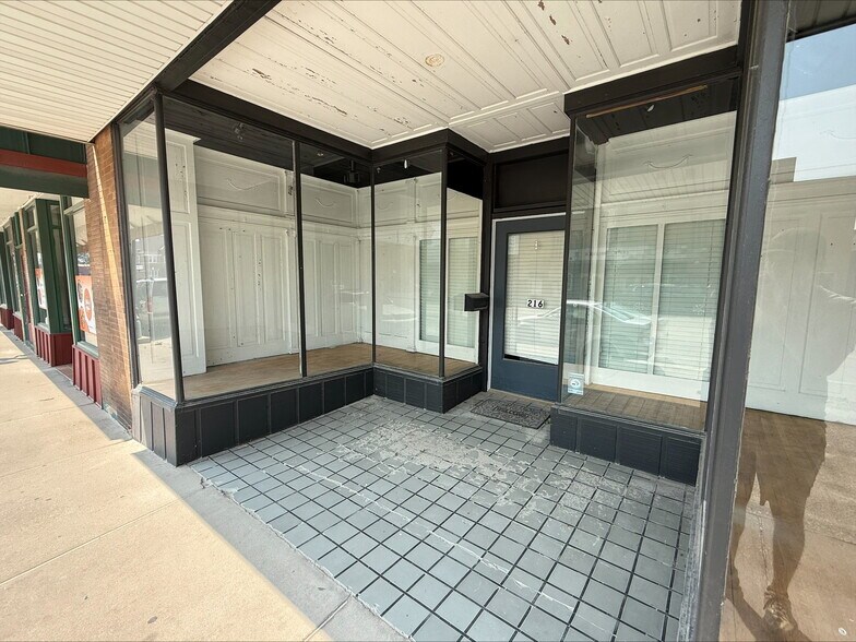 More Photos Of 216 S Main St, Monmouth Office For Lease