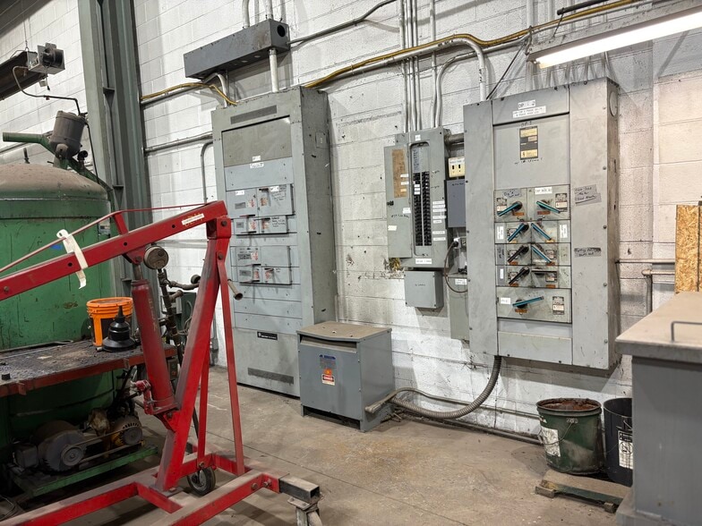 More Photos Of 2104 Cypress St, Port Huron Manufacturing For Sale