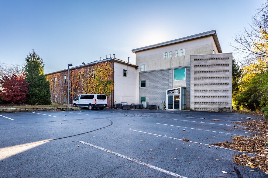 More Photos Of 11712 N Michigan Rd, Zionsville Office For Sale