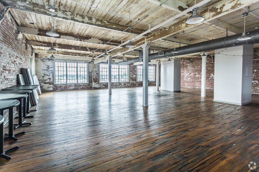 More Photos Of 409 S Main St, Memphis General Retail For Sale